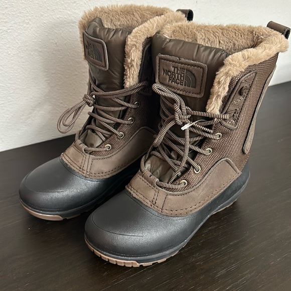 The North Face Shellista IV Mid Insulated Waterproof Pac Boots - Picture 1 of 8